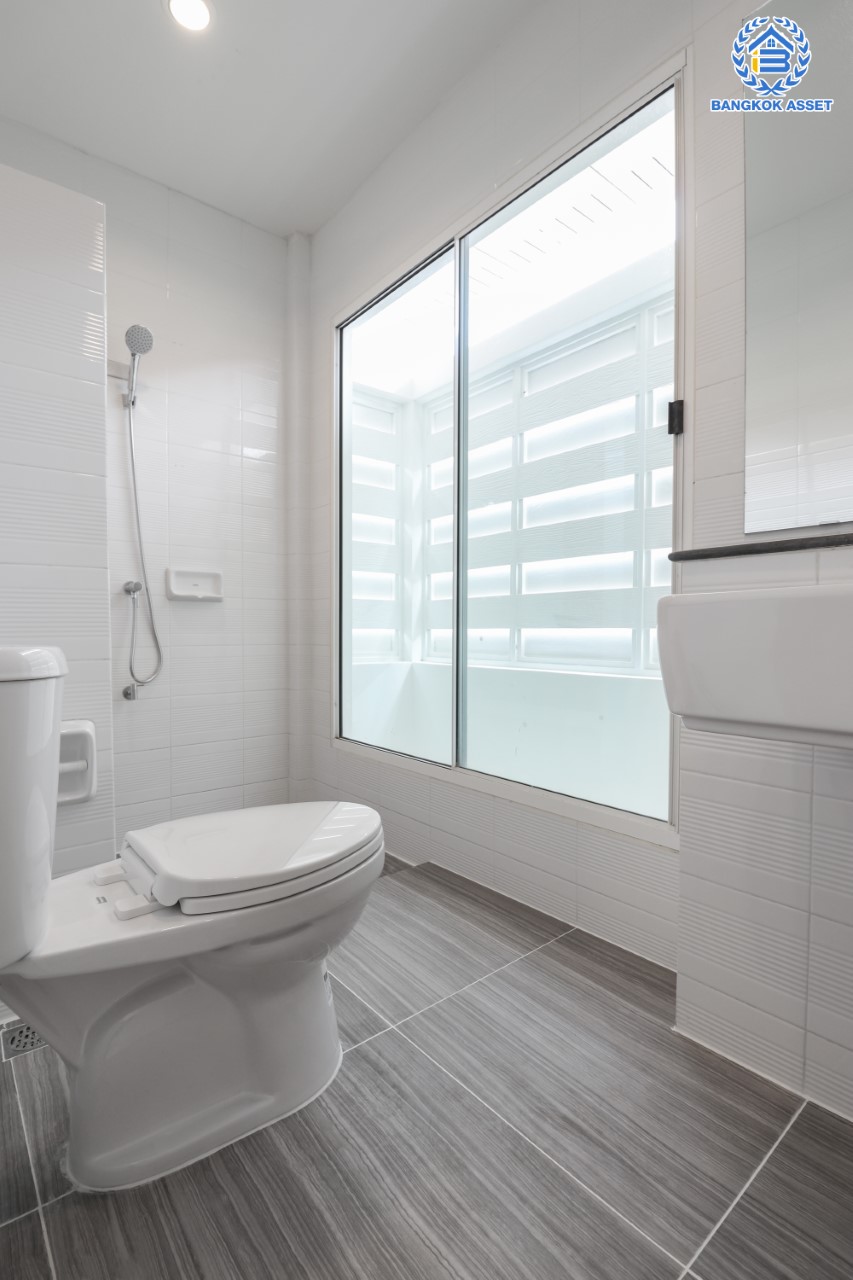 บ้านมือสองตกแต่งใหม่ แบรนด์ Property Perfect ม.เพอร์เฟคพาร์ค พระราม5-บางใหญ่ (ซ.วัดพระนอน) เนื้อที่ 35.8 ตร.ว. บ้านแฝดฟังก์ชันระดับบ้านเดี่ยว! 3 ห้องนอน 2 ห้องน้ำ 1 ที่จอดรถ Private Zone พร้อม Facilities ครบครัน บนทำเลเชื่อมต่อถนนกาญจนาฯ ใกล้ทางด่วน ศรีรัช-วงแหวนฯ เซ็นทรัลเวสต์เกต และรถไฟฟ้าสายสีม่วง "สถานีตลาดบางใหญ่"...